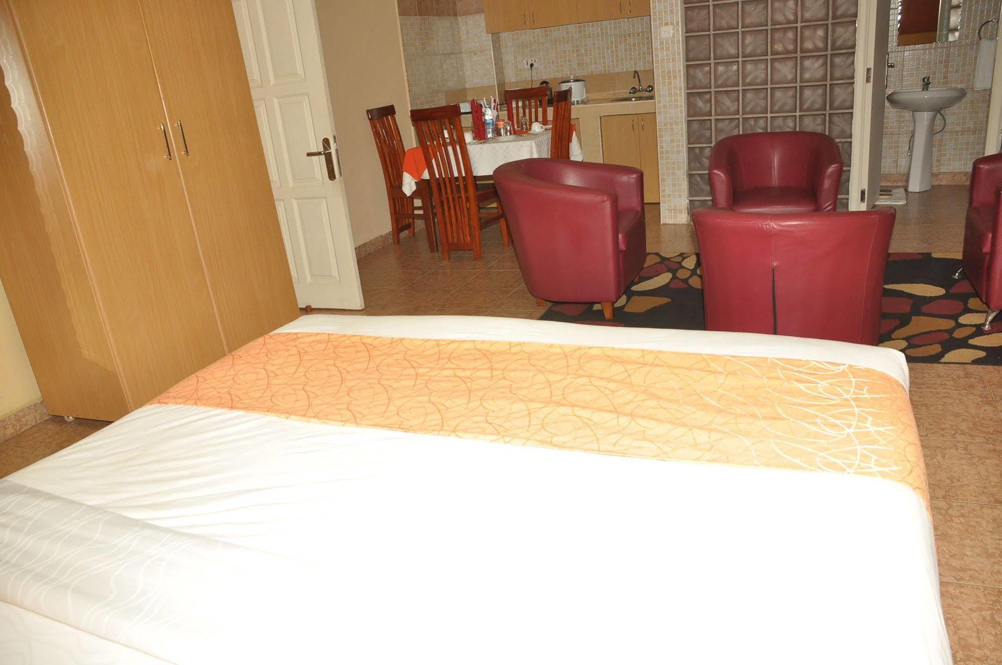 Eureka Place Hotel Kampala Extérieur photo